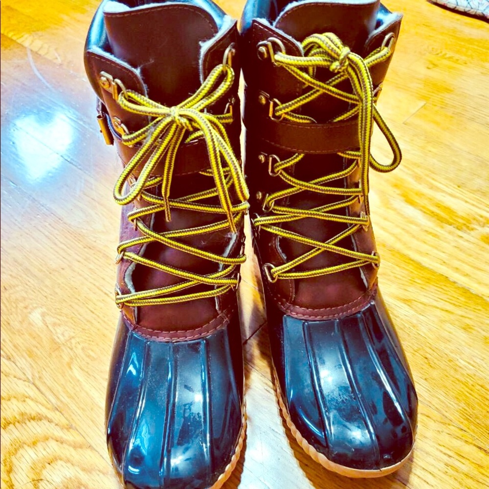 Brown Winter Boots (Size 7.5)